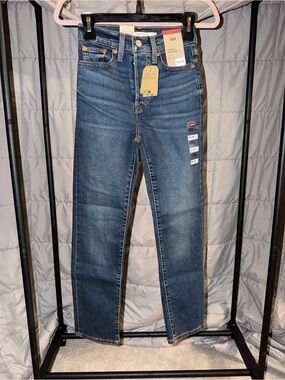 Levi's Women's Blue Wedgie Straight Jeans - Classic Mid Wash